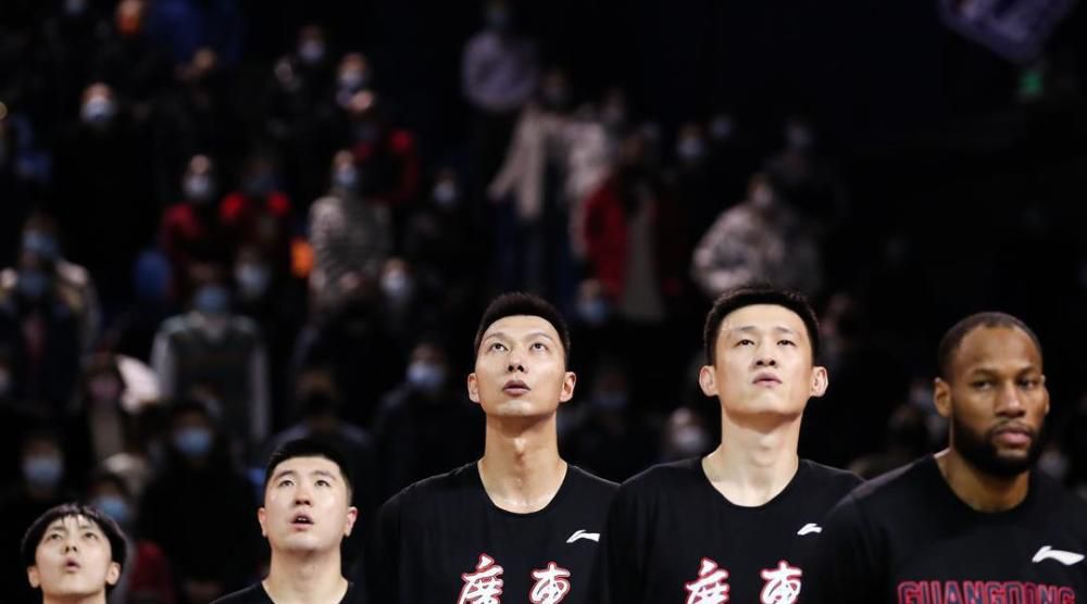 由他主演的动作片《退休计划》曝光预告，片中他扮演的退休老头战斗力相当强悍，可谓“人挡杀人佛挡杀佛”